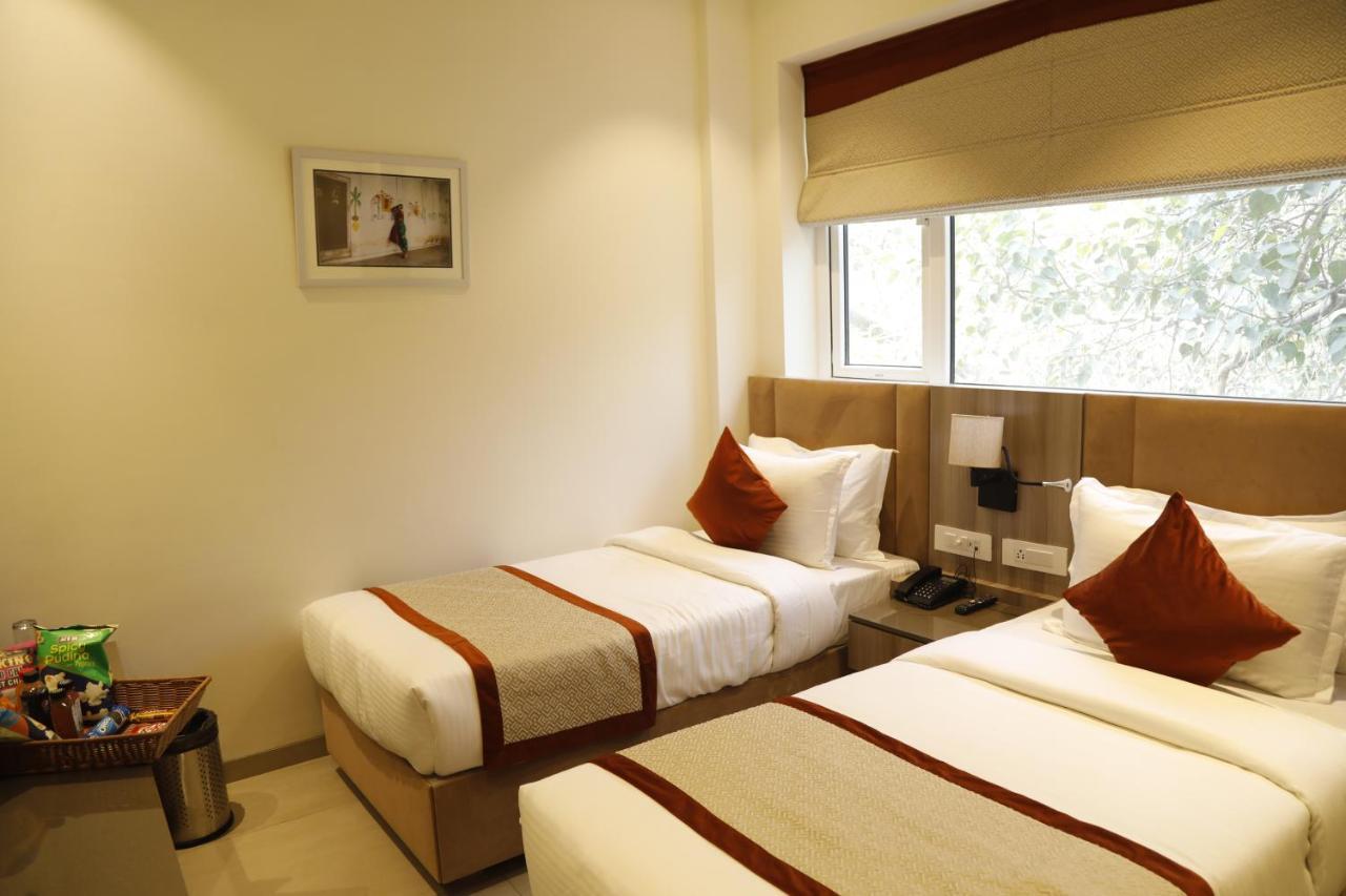 Hotel The Royal Vista Bénarès Extérieur photo