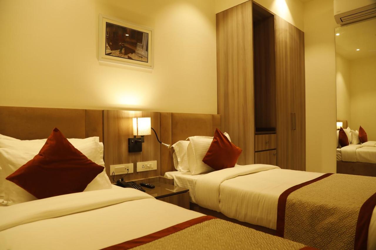 Hotel The Royal Vista Bénarès Extérieur photo
