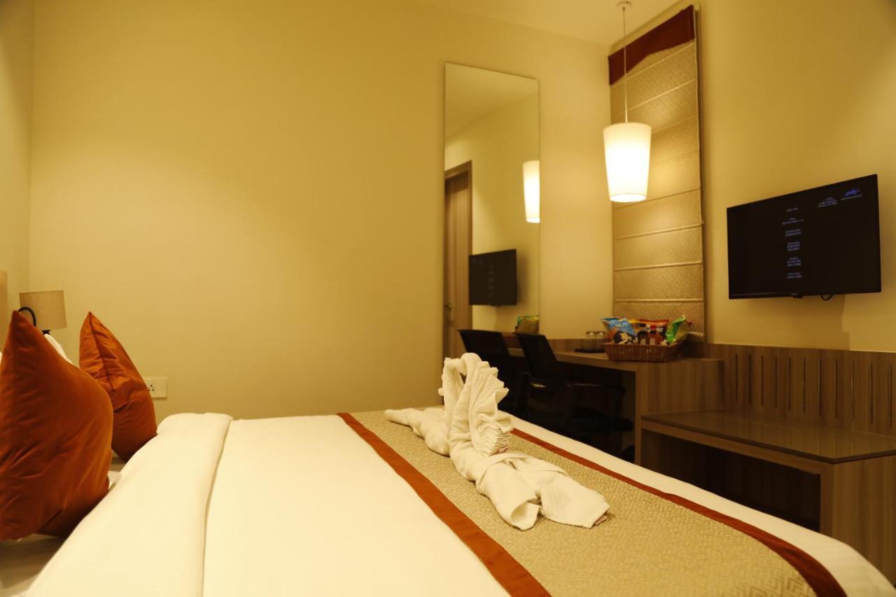 Hotel The Royal Vista Bénarès Extérieur photo