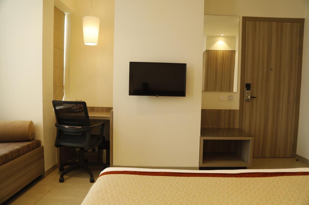 Hotel The Royal Vista Bénarès Extérieur photo