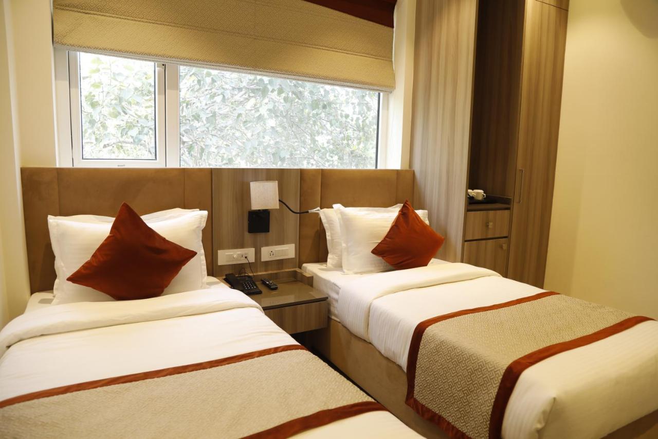 Hotel The Royal Vista Bénarès Extérieur photo